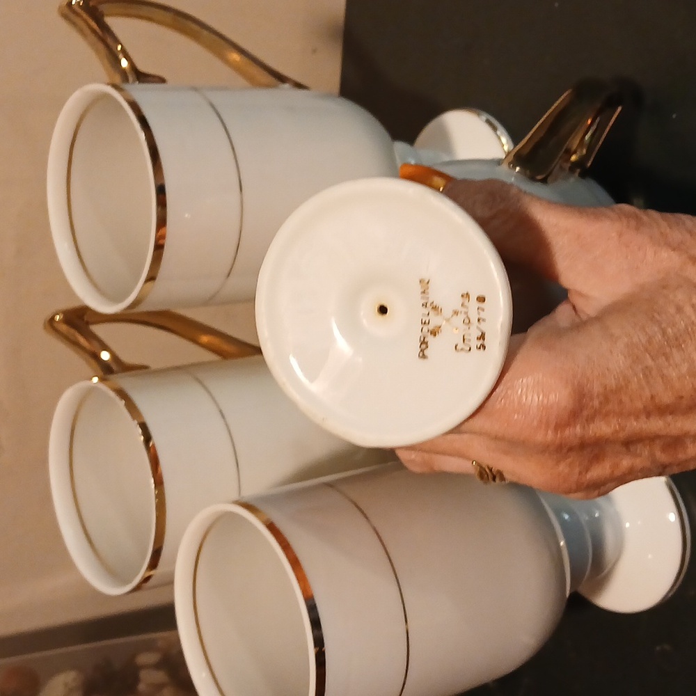Empire Gold-Trimmed White Porcelain Mugs Set Of 4 Mint.